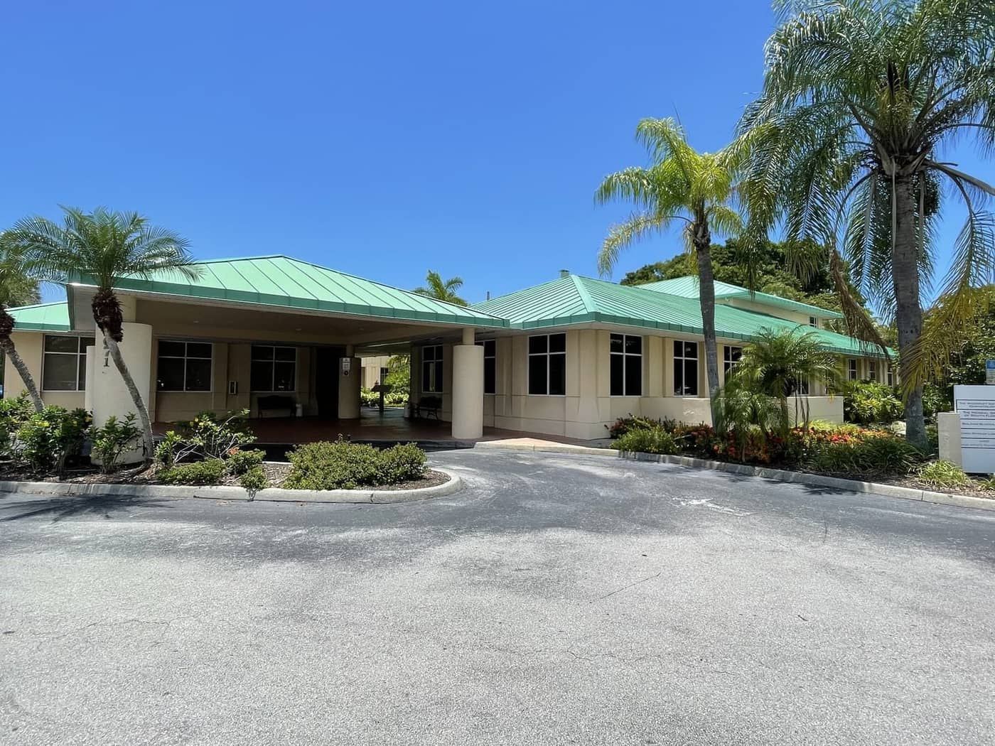 671 Goodlette-Frank Rd